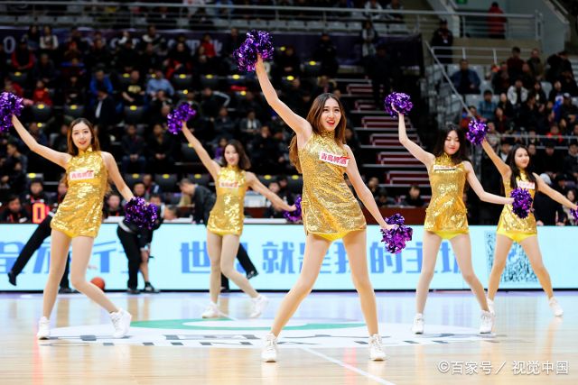 cba赛场上啦啦队表演,激情热舞,魅力无限